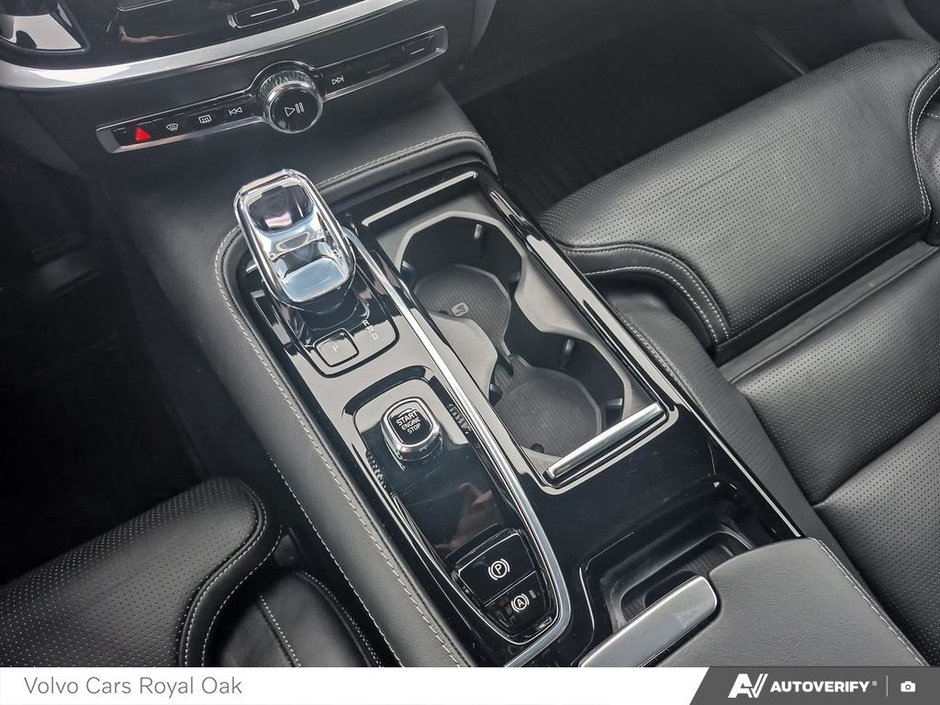 2025 Volvo S60 Plug-In Hybrid Ultra Black Edition-17