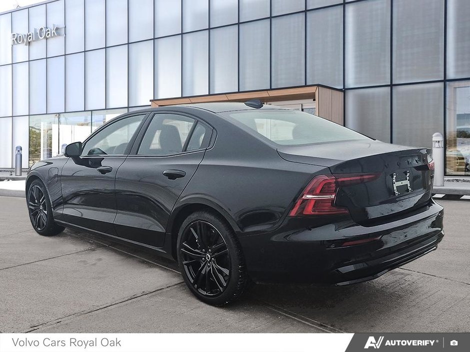 2025 Volvo S60 Plug-In Hybrid Ultra Black Edition-3