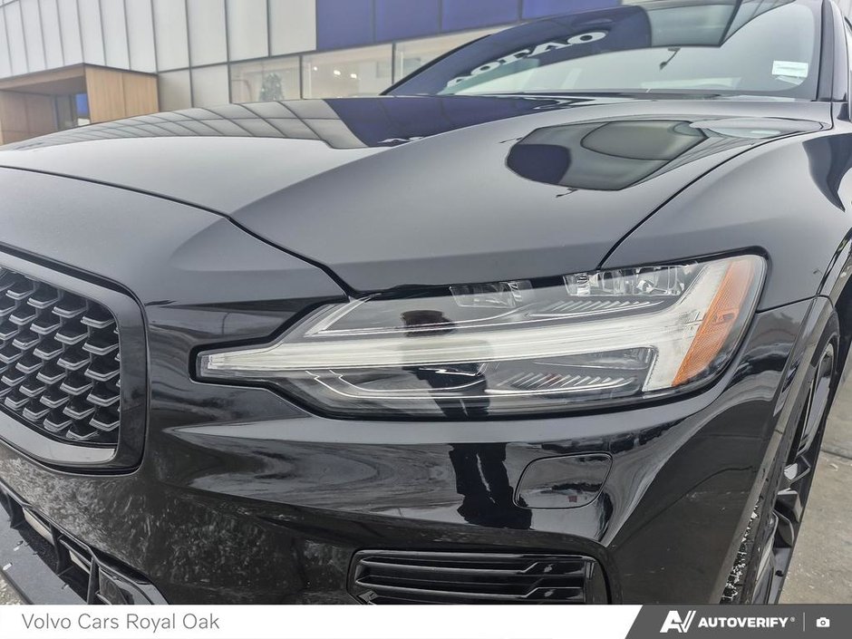 2025 Volvo S60 Plug-In Hybrid Ultra Black Edition-7