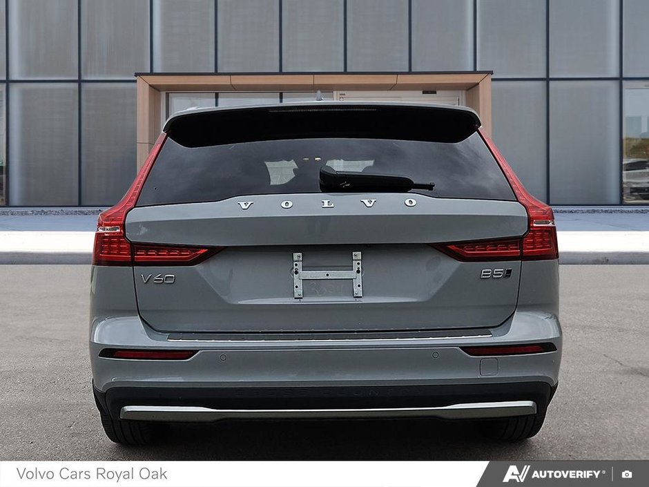 2025 Volvo V60 Cross Country Core-4