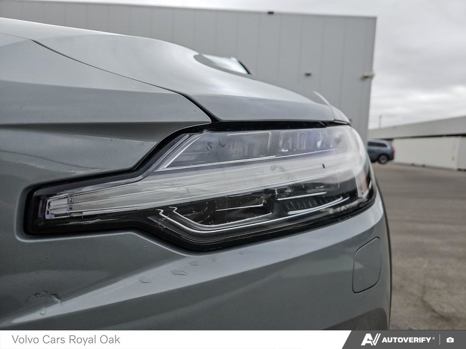 2025 Volvo V60 Cross Country Core-7