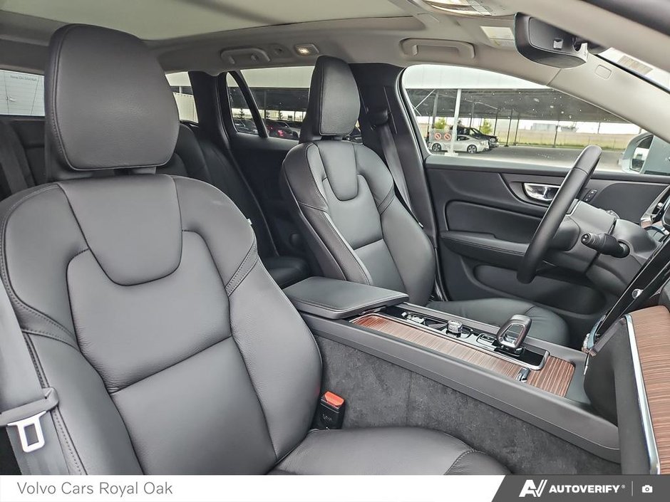 2025 Volvo V60 Cross Country Core-21