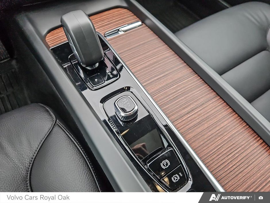 2025 Volvo V60 Cross Country Core-17