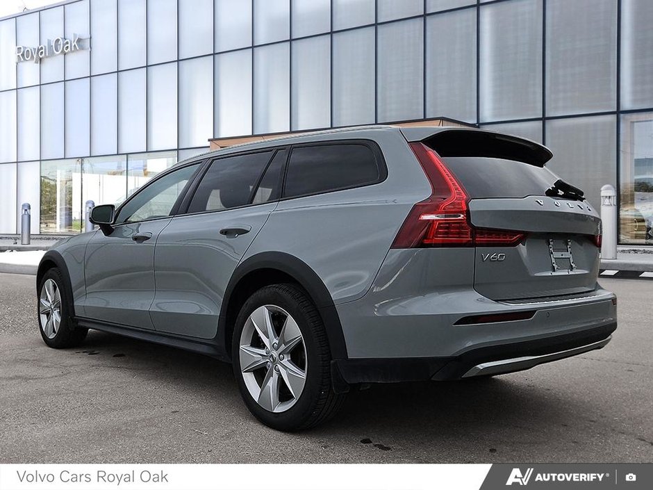 2025 Volvo V60 Cross Country Core-3