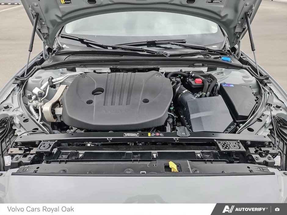 2025 Volvo V60 Cross Country Core-9