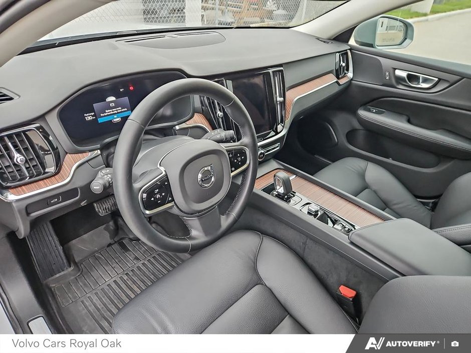 2025 Volvo V60 Cross Country Core-12