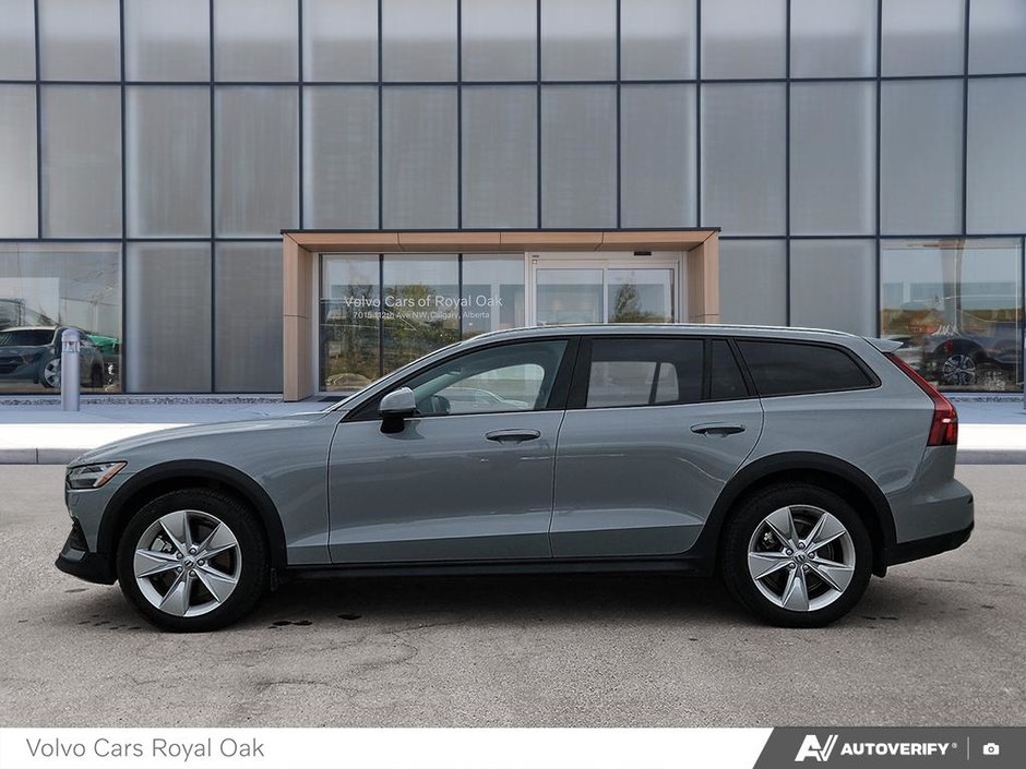 2025 Volvo V60 Cross Country Core-2