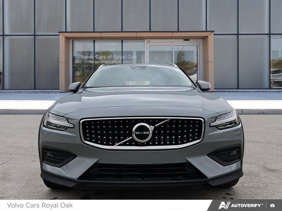 2025 Volvo V60 Cross Country Core-1