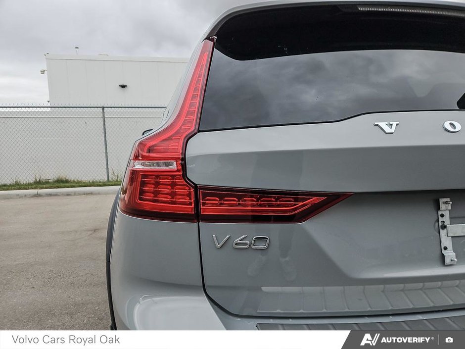 2025 Volvo V60 Cross Country Core-10