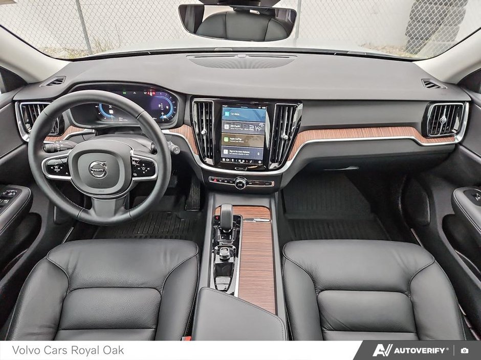 2025 Volvo V60 Cross Country Core-23