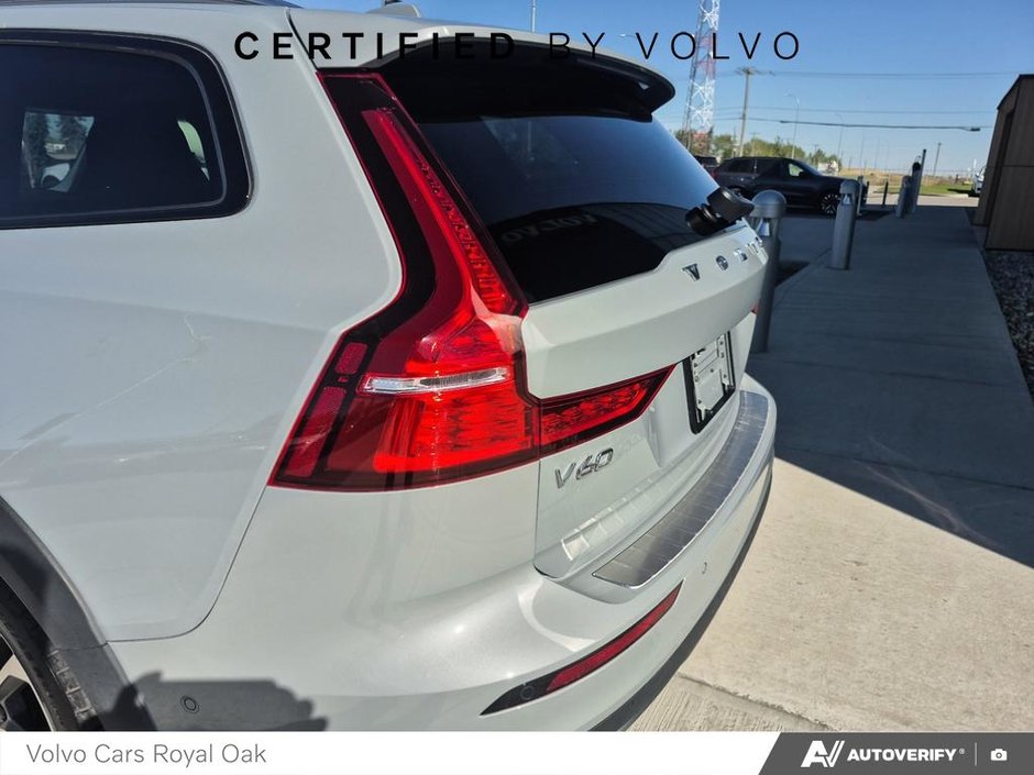 2025 Volvo V60 Cross Country Plus-10