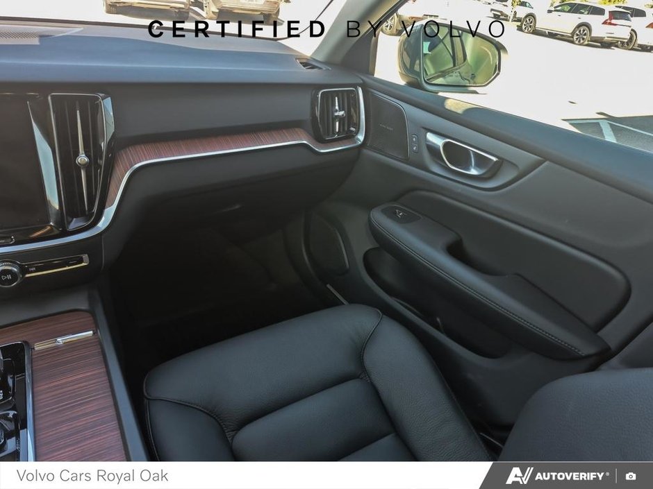 2025 Volvo V60 Cross Country Plus-24