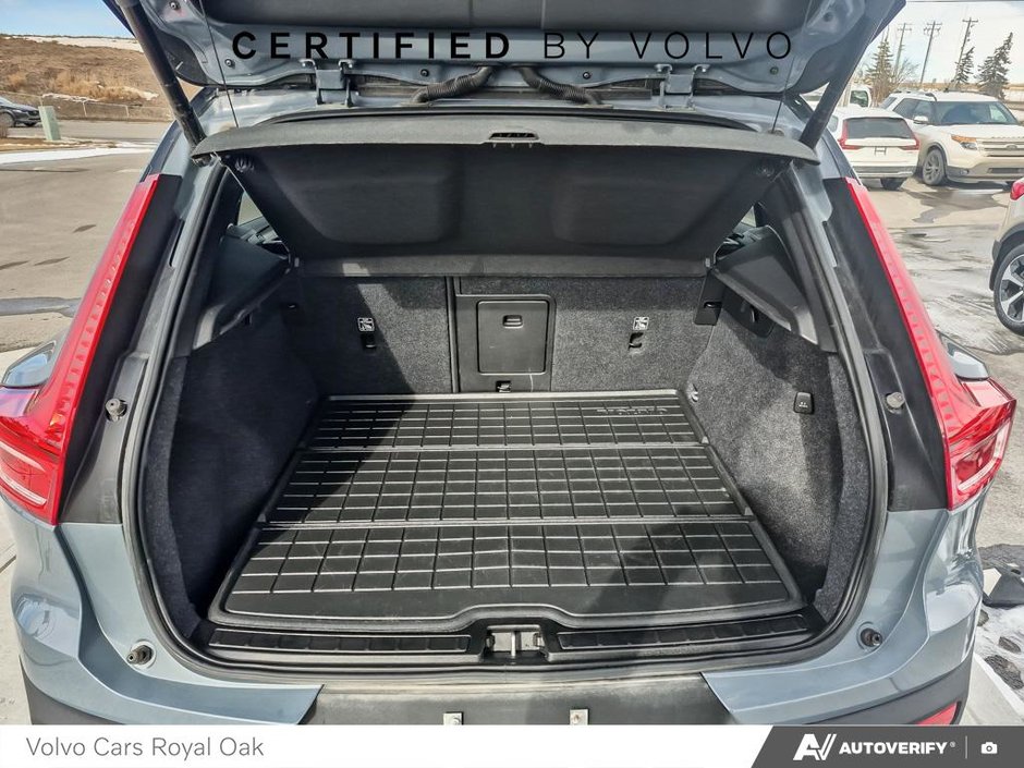 2022 Volvo XC40 Recharge Pure Electric Plus-11