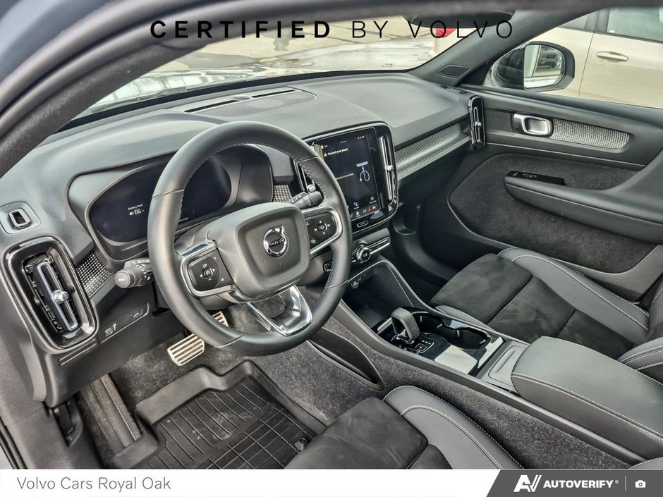 2022 Volvo XC40 Recharge Pure Electric Plus-12