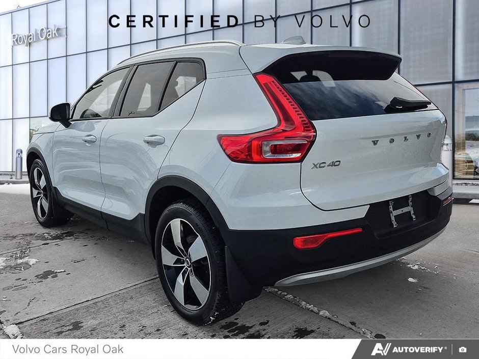 2022 Volvo XC40 Momentum-3