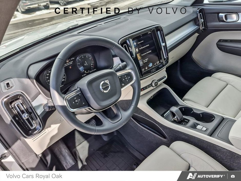 2022 Volvo XC40 Momentum-12