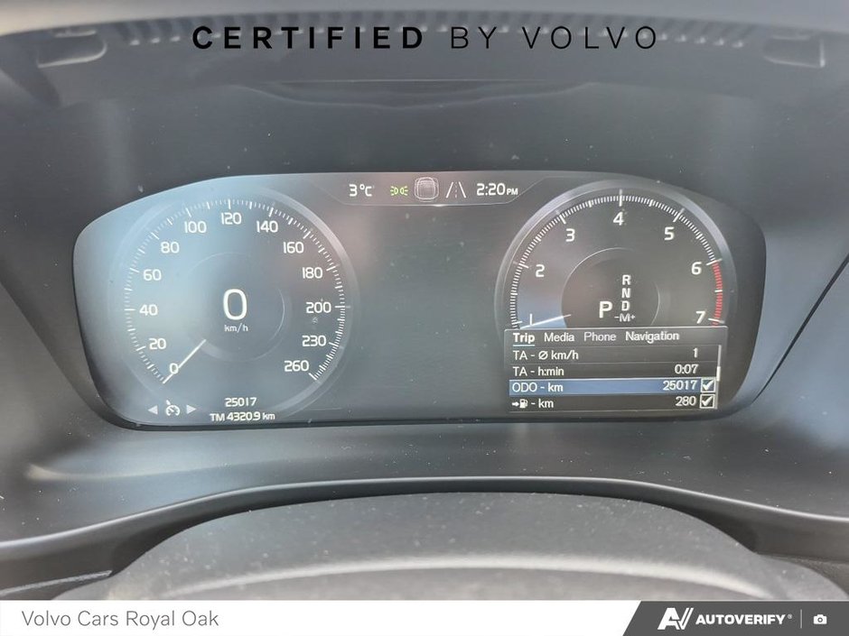 2022 Volvo XC40 Momentum-14