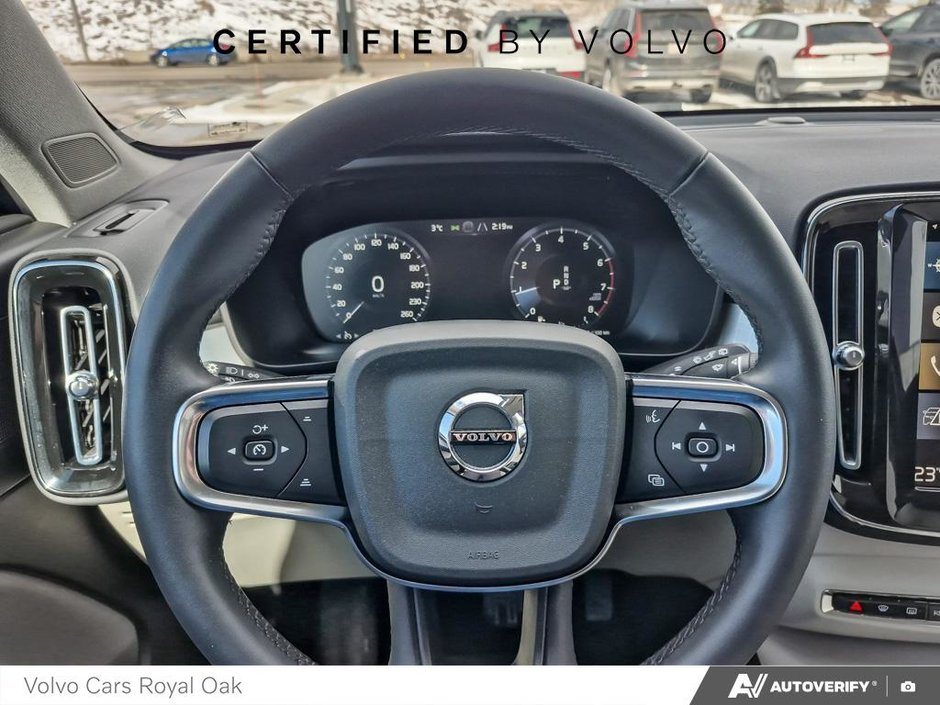 2022 Volvo XC40 Momentum-13