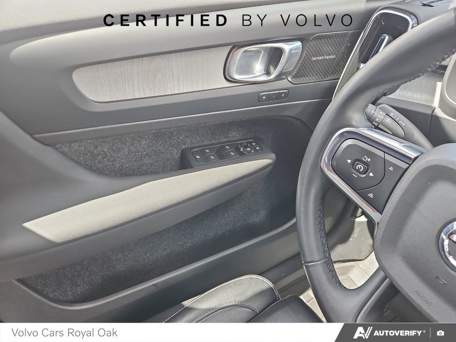 2023 Volvo XC40 Plus Dark Theme-16