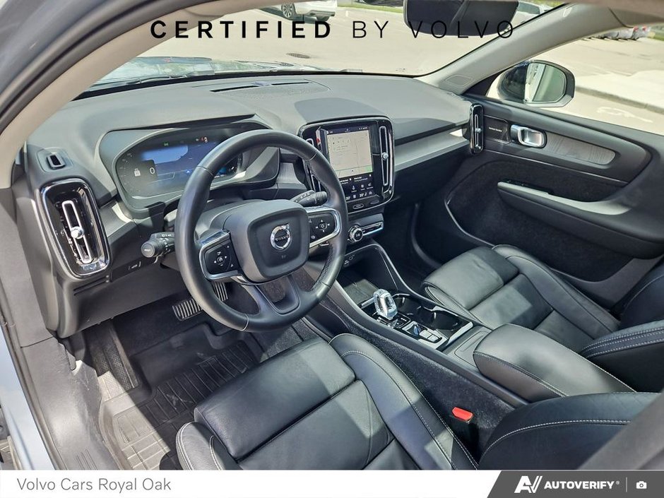2023 Volvo XC40 Plus Dark Theme-12