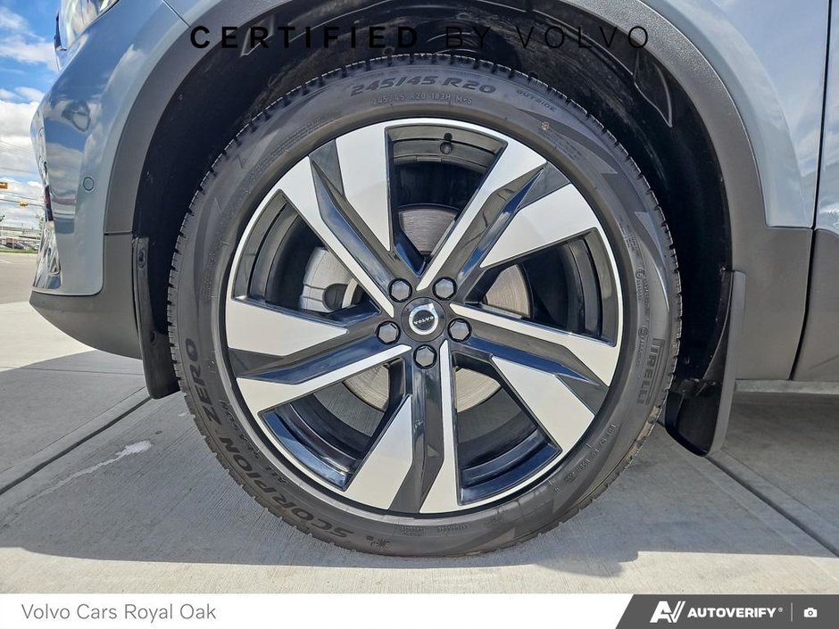 2023 Volvo XC40 Plus Dark Theme-5
