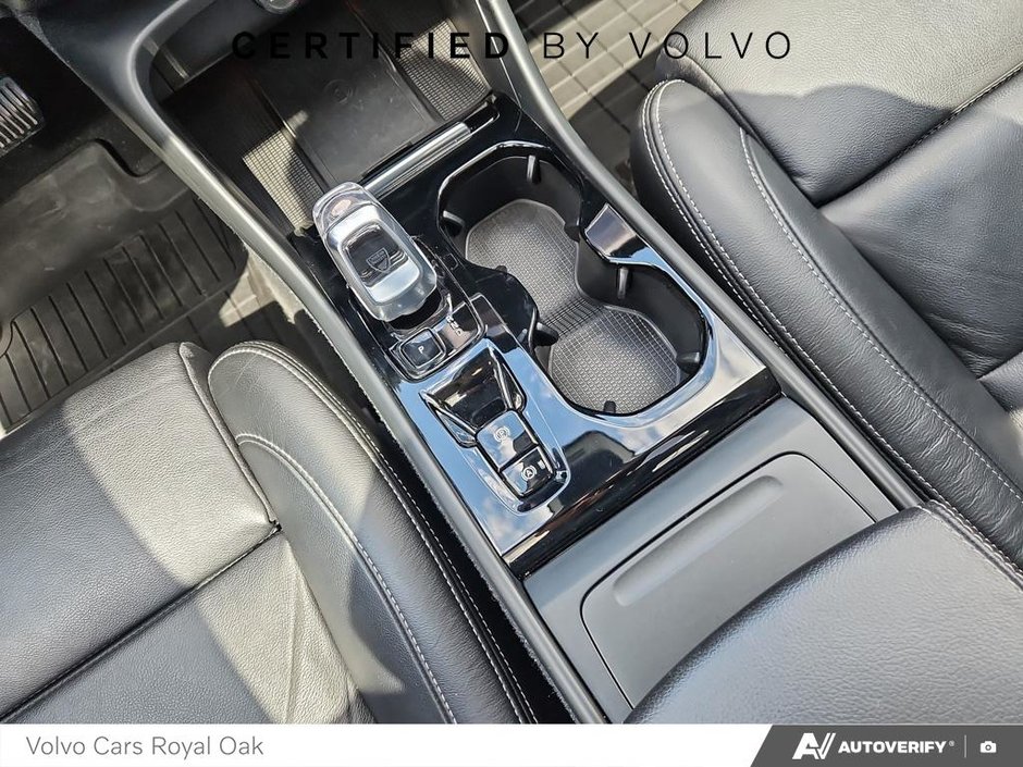 2023 Volvo XC40 Plus Dark Theme-17