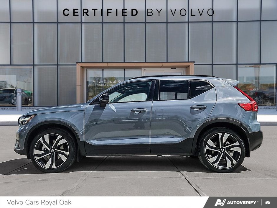 2023 Volvo XC40 Plus Dark Theme-2