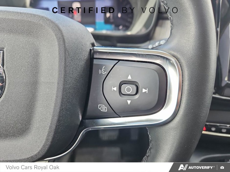 2023 Volvo XC40 Plus Dark Theme-15