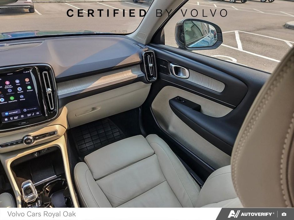 2023 Volvo XC40 Ultimate Dark Theme-24