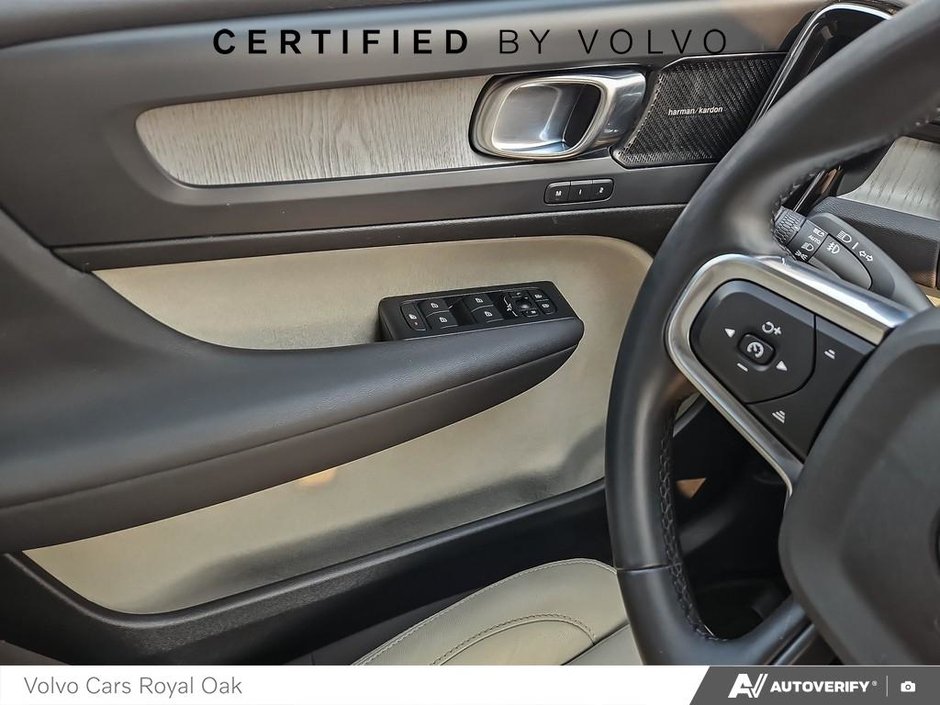 2023 Volvo XC40 Ultimate Dark Theme-16