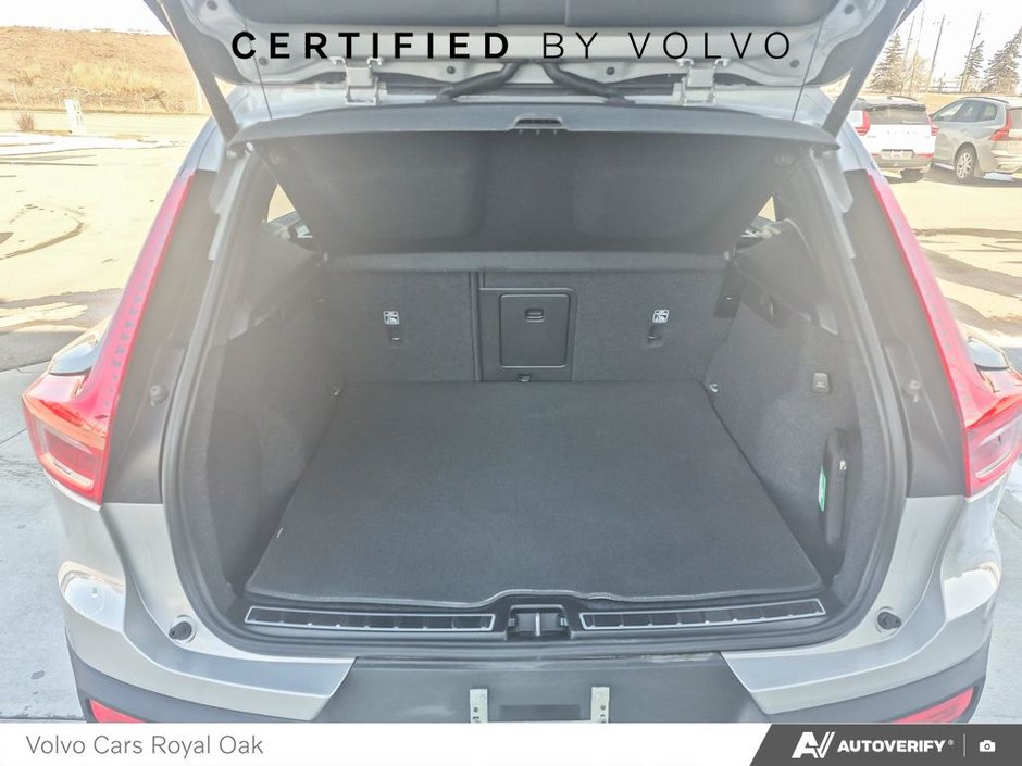 2024 Volvo XC40 Ultimate Bright Theme-11