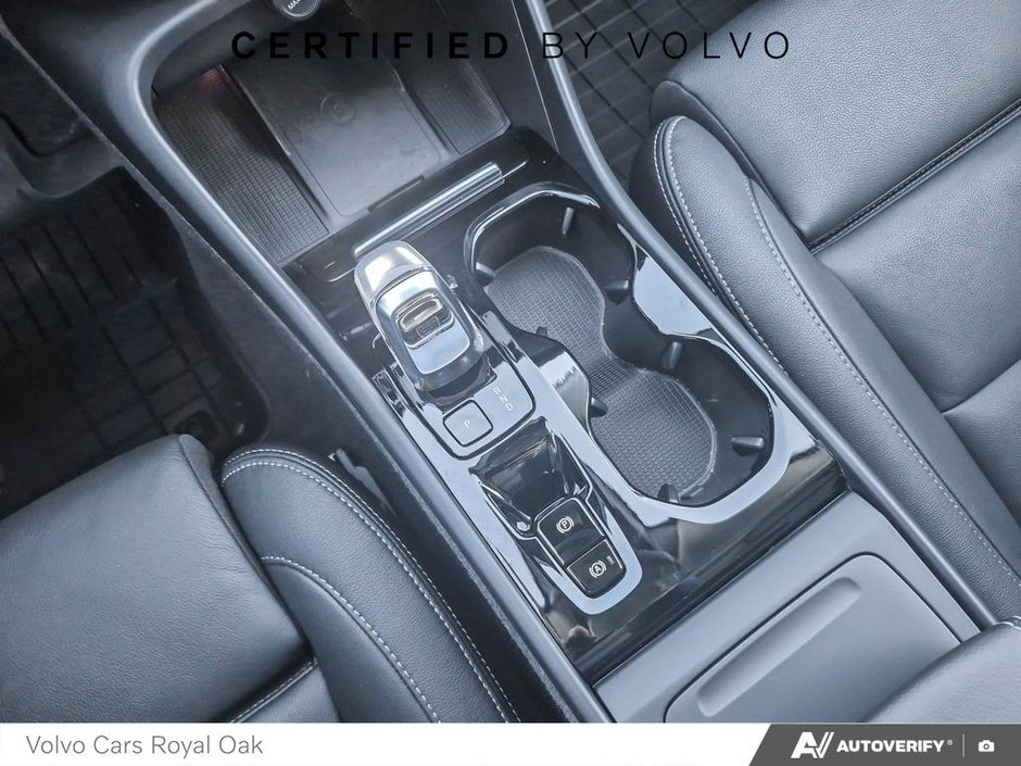 2024 Volvo XC40 Ultimate Bright Theme-17