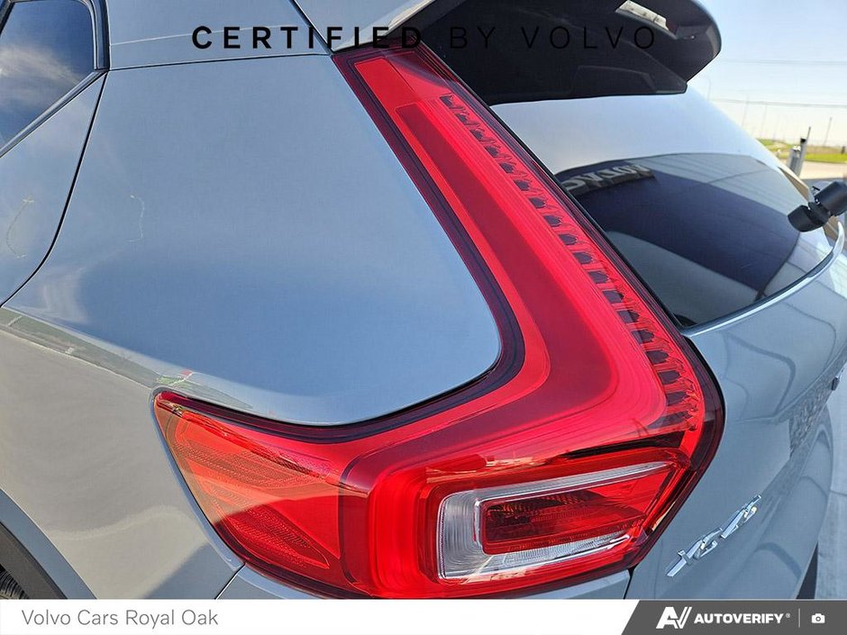 2024 Volvo XC40 Ultimate Dark Theme-10