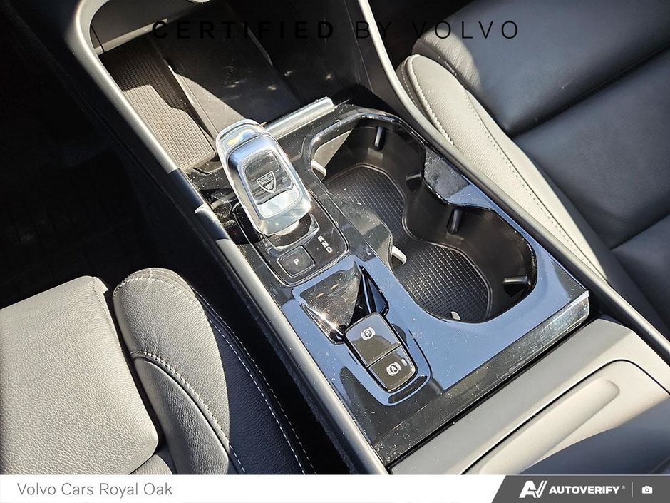 2024 Volvo XC40 Ultimate Dark Theme-17