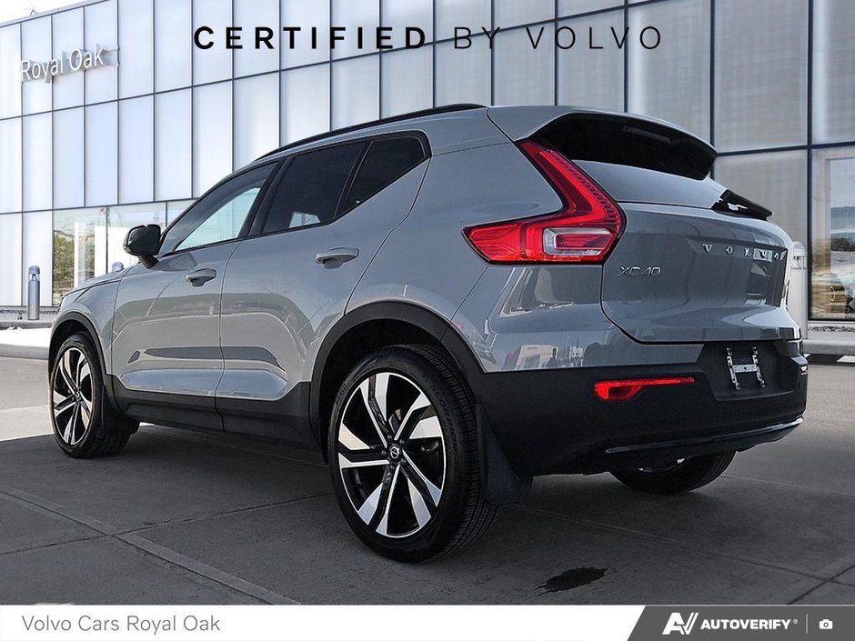 2024 Volvo XC40 Ultimate Dark Theme-3