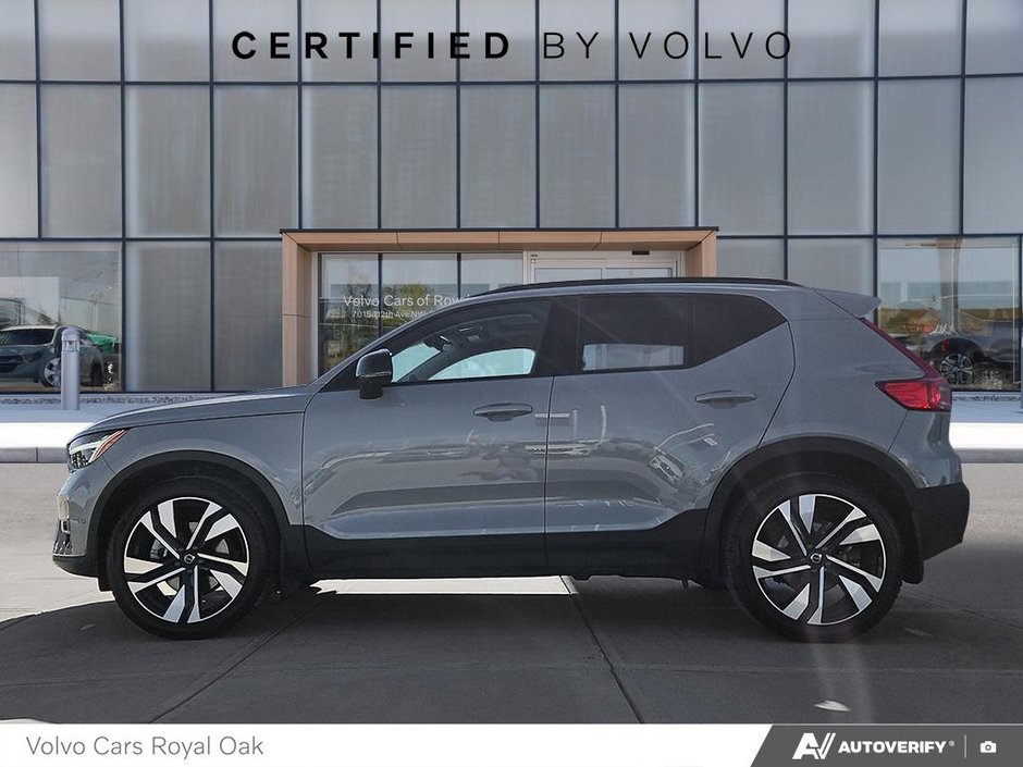 2024 Volvo XC40 Ultimate Dark Theme-2