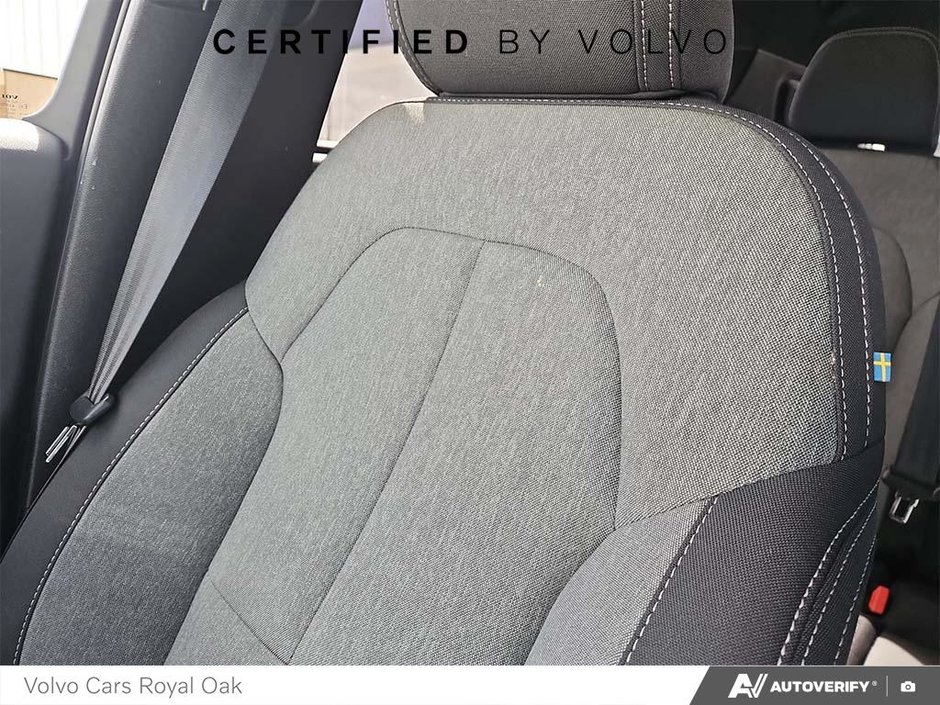 2024 Volvo XC40 Core Dark Theme-20