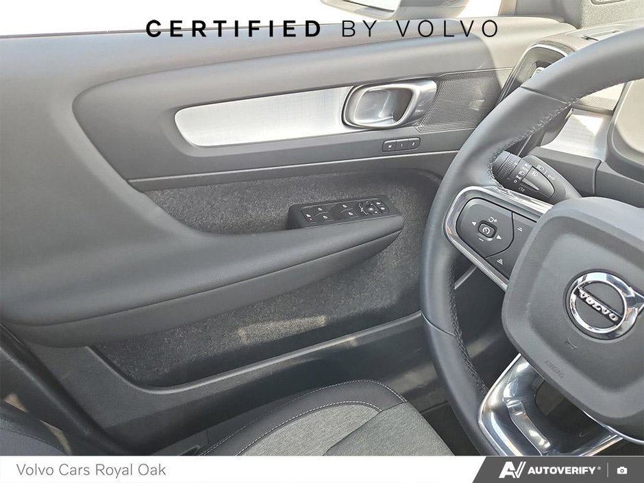 2024 Volvo XC40 Core Dark Theme-16