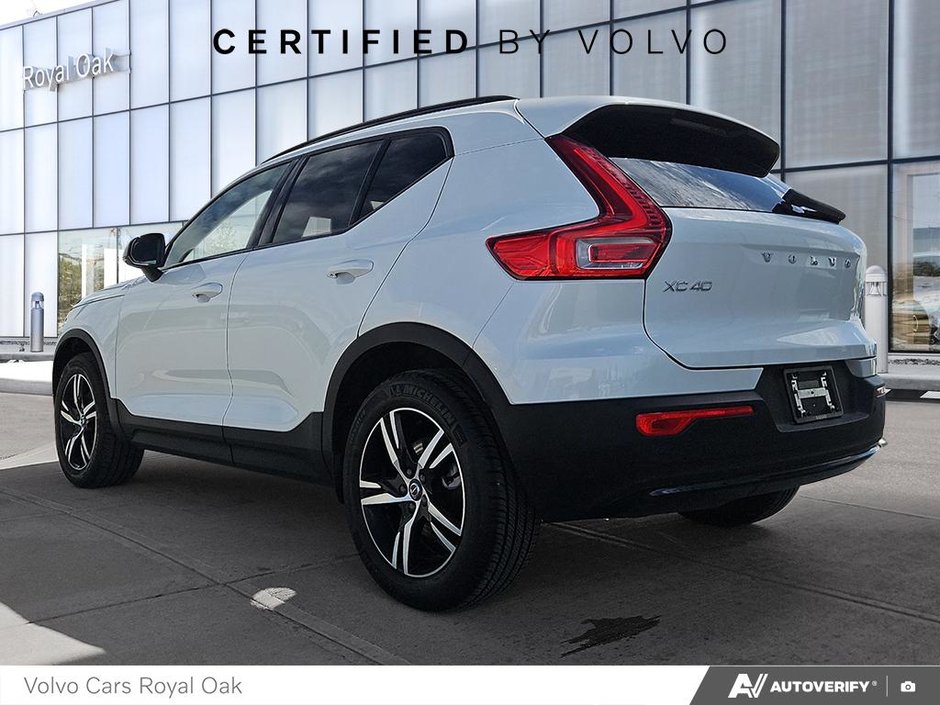 2024 Volvo XC40 Core Dark Theme-3