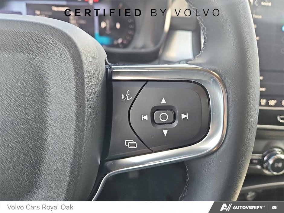 2024 Volvo XC40 Core Dark Theme-15