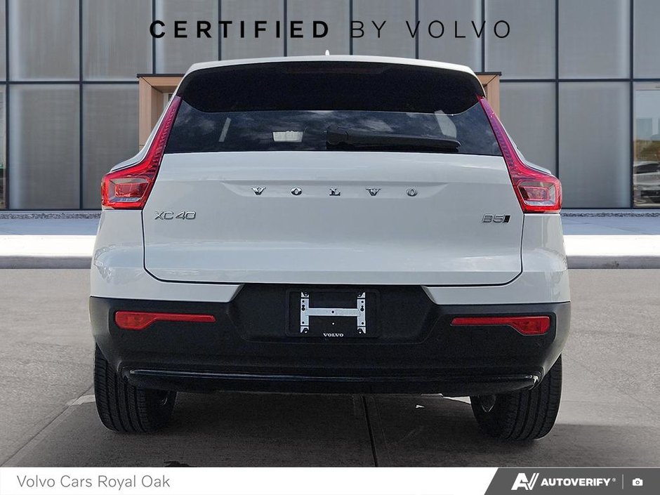 2024 Volvo XC40 Core Dark Theme-4