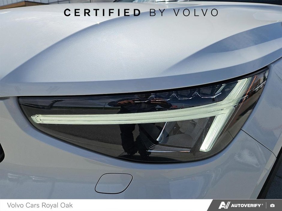 2024 Volvo XC40 Core Dark Theme-7