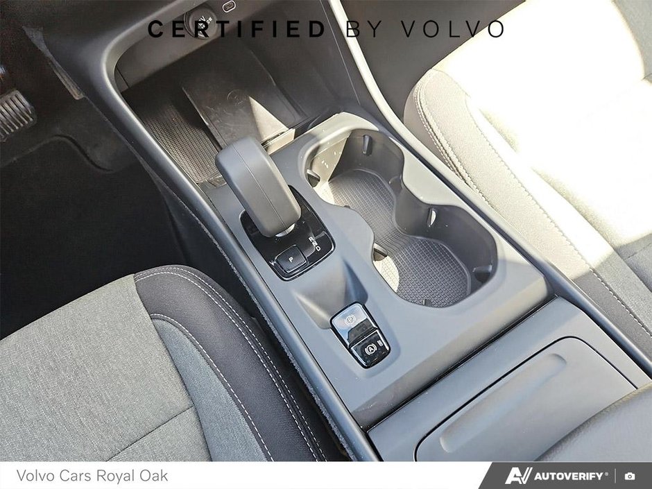 2024 Volvo XC40 Core Dark Theme-19