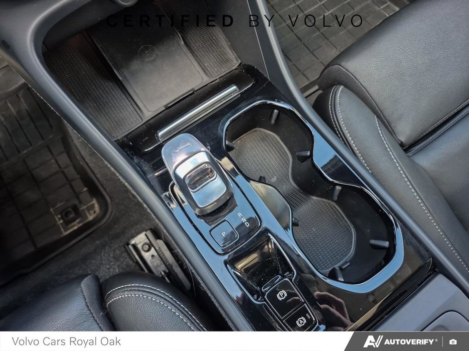2024 Volvo XC40 Ultimate Dark Theme-17