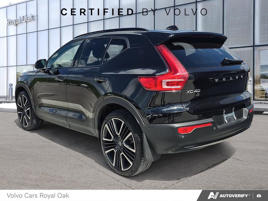 2024 Volvo XC40 Ultimate Dark Theme-3