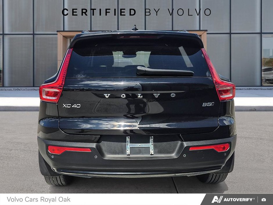 2024 Volvo XC40 Ultimate Dark Theme-4