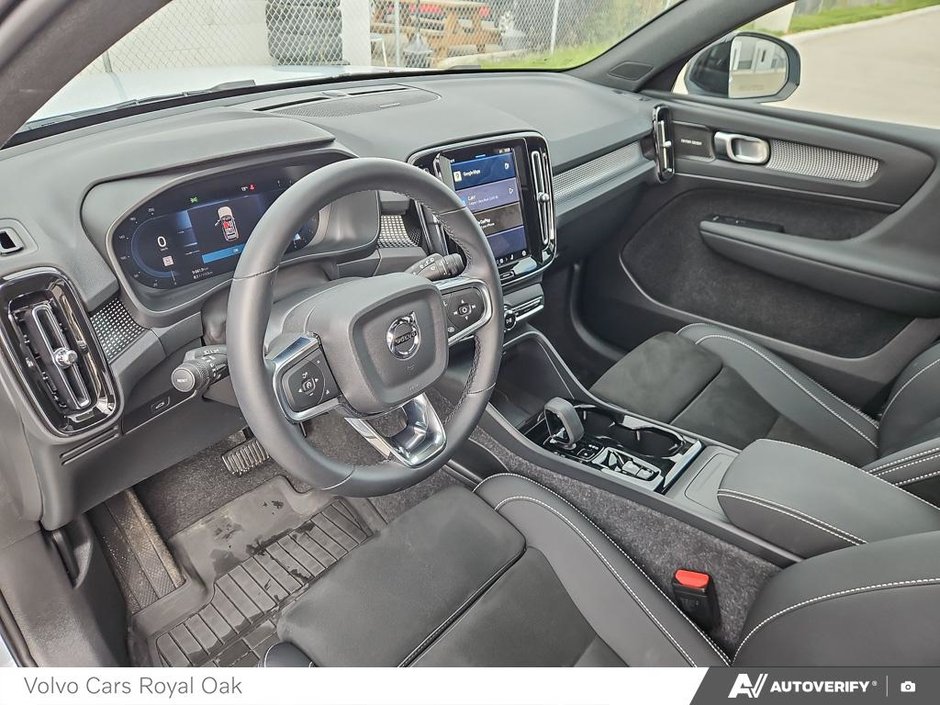 2025 Volvo XC40 Ultra Dark Theme-12