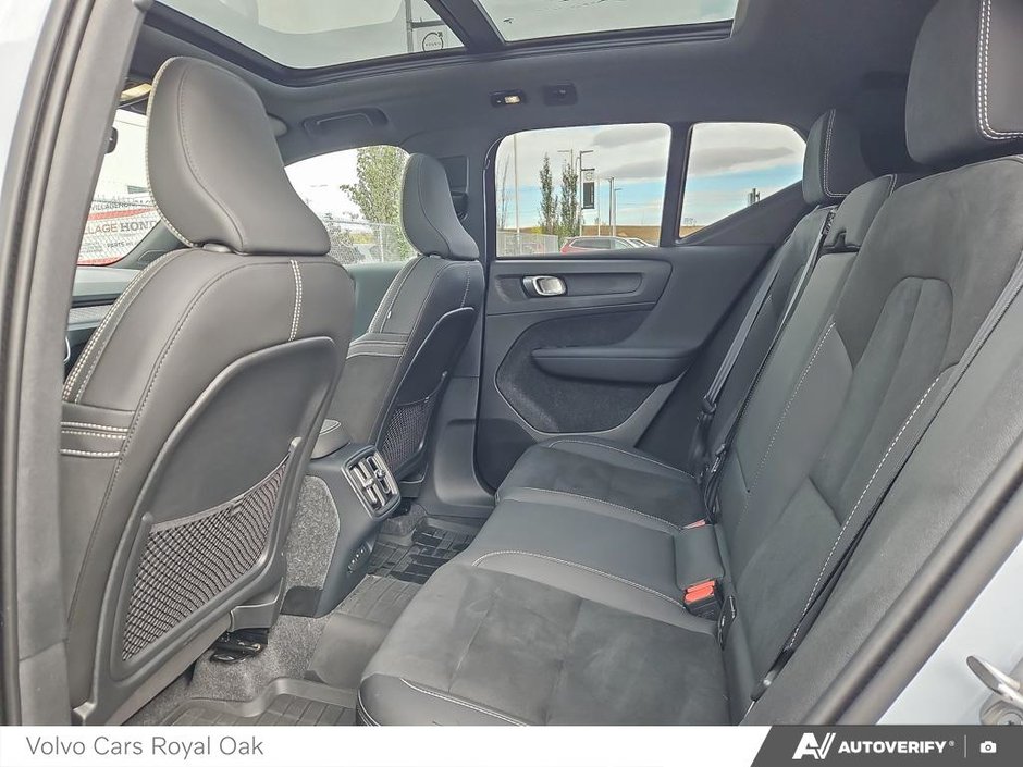 2025 Volvo XC40 Ultra Dark Theme-22