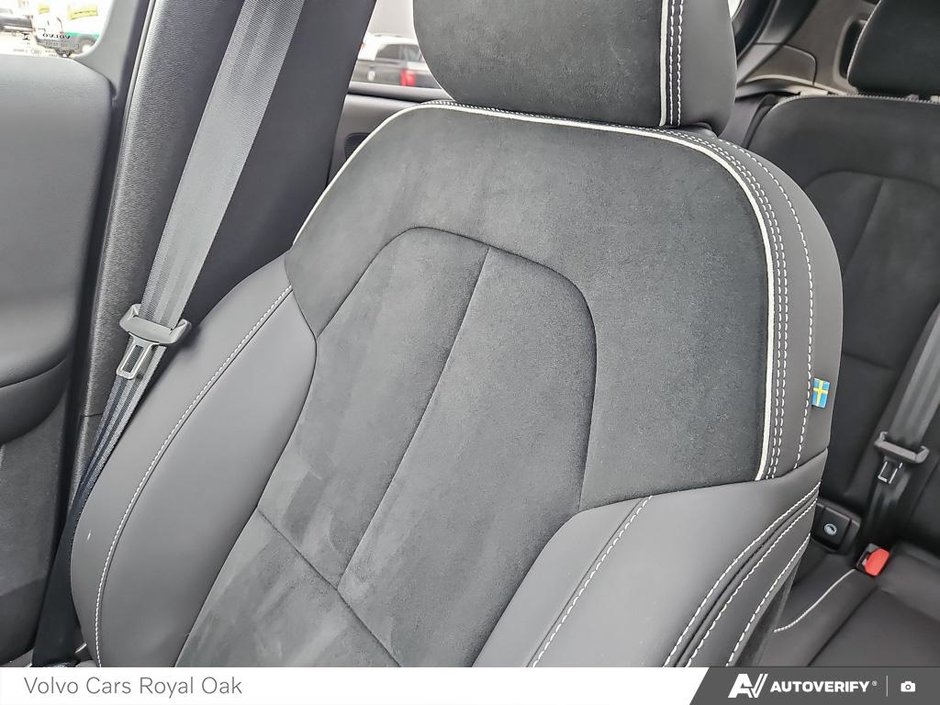 2025 Volvo XC40 Ultra Dark Theme-19