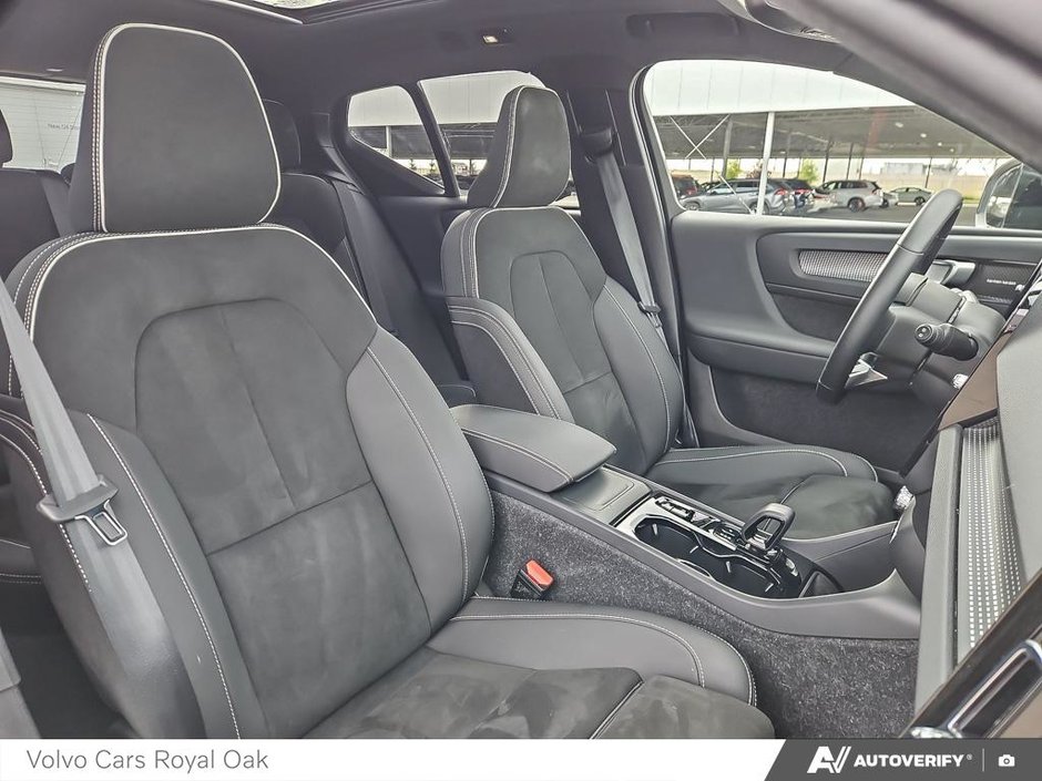 2025 Volvo XC40 Ultra Dark Theme-21